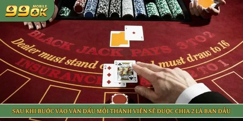 Sau khi bước vào ván đấu mỗi thành viên sẽ được chia 2 lá ban đầu